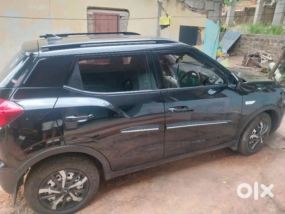 Mahindra Xuv300 2024 Petrol Well Maintained New Car With Sunroof