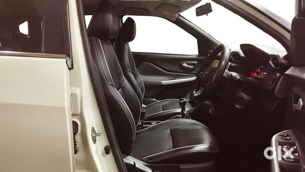 Nissan Magnite 1.0 Xv Premium, 2021, Petrol