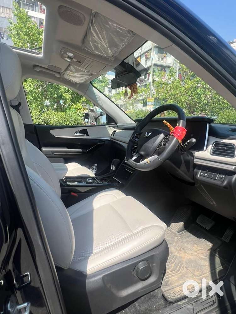 Mahindra Xuv700 2.2 Ax 7 Diesel At Str, 2025, Diesel