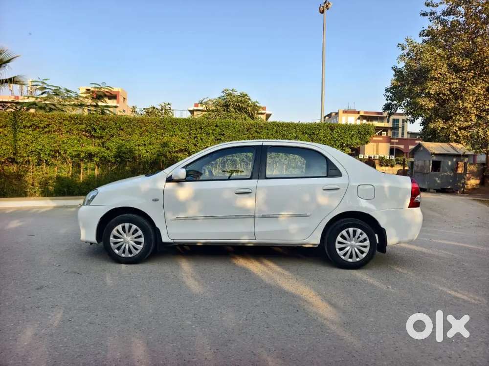 Toyota Etios [2010-2012] Petrol