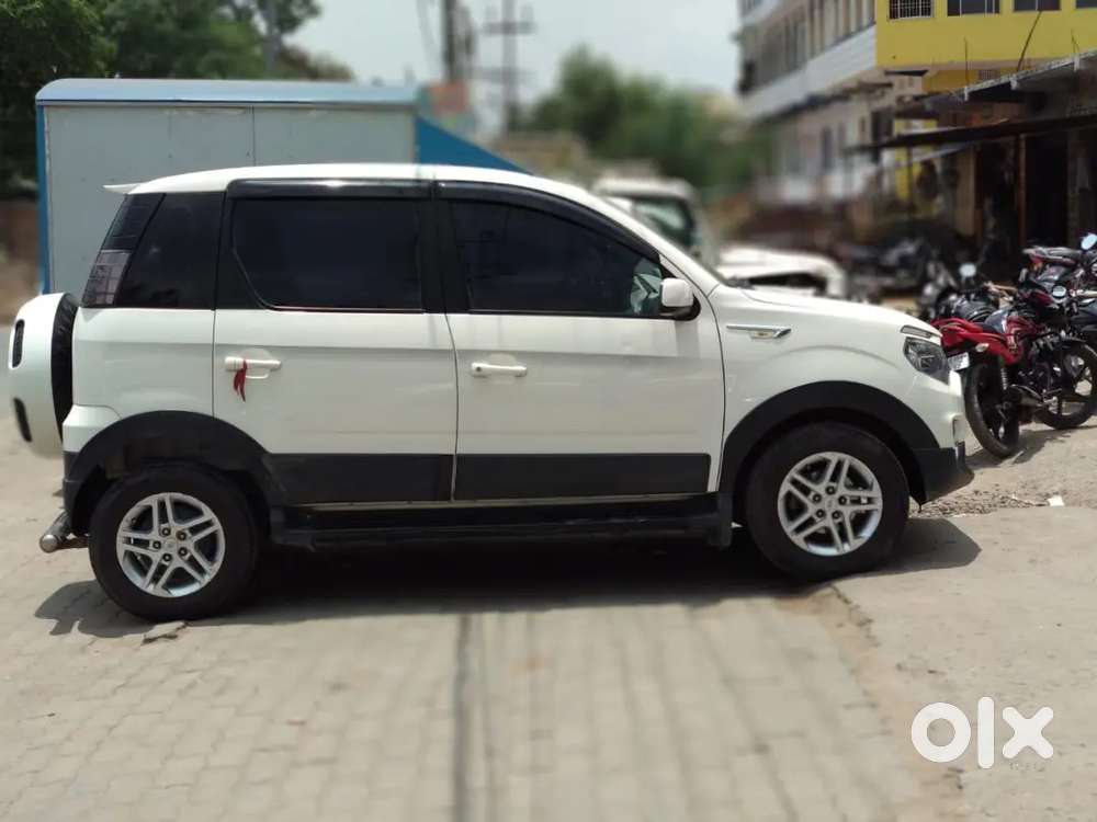 Mahindra Nuvosport 2016 Variant N8