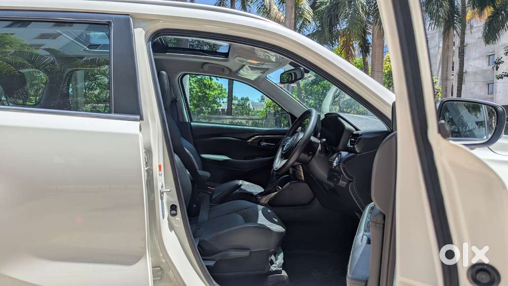 Maruti Suzuki Grand Vitara 1.5 Alpha Plus Intelligent Hybrid Ecvt, 2..