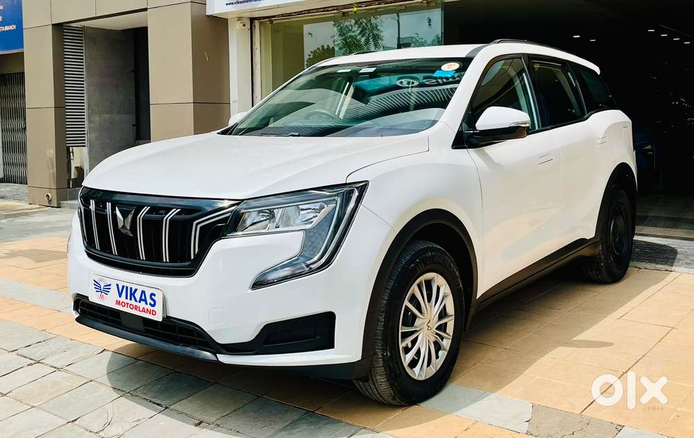 Mahindra Xuv700 2.0 Mx Petrol Mt 5 Str, 2022, Petrol