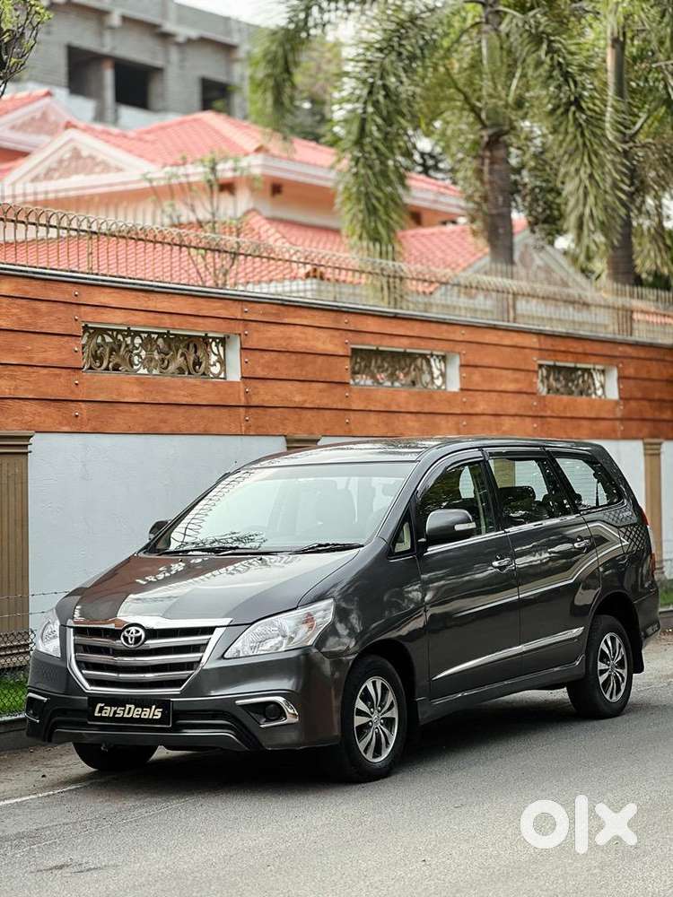 Toyota Innova 2016 Diesel 200000 Km Driven