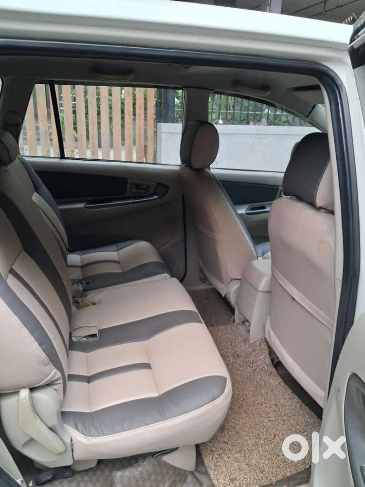Vip Toyota Innova 2.5 G4 8 Seater 2012