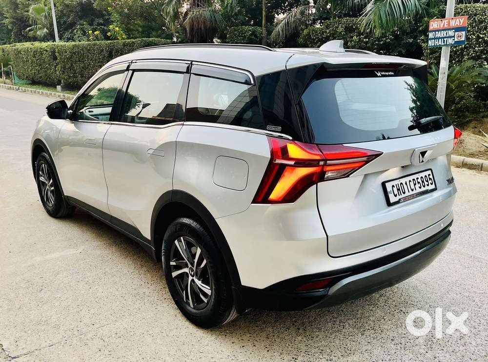 Mahindra Xuv700 2.0 Ax 5 Petrol Mt Str, 2023, Petrol