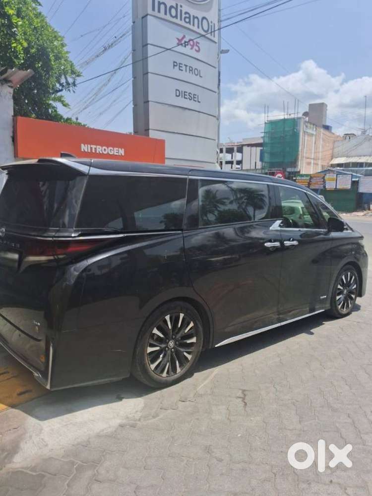 Toyota Vellfire Vip – Executive Lounge, 2025, Cng & Hybrids