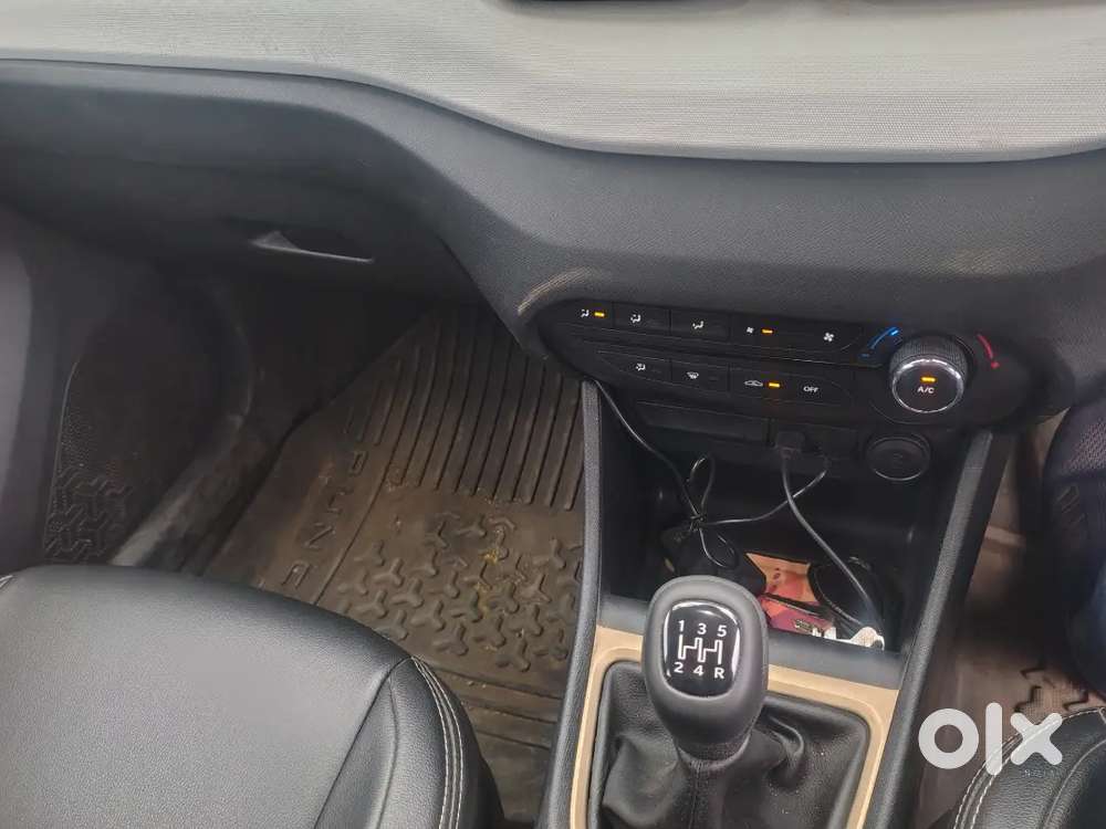 Punch Accomplished Dazzle Cng + Petrol  Sunroof & Manual  2023