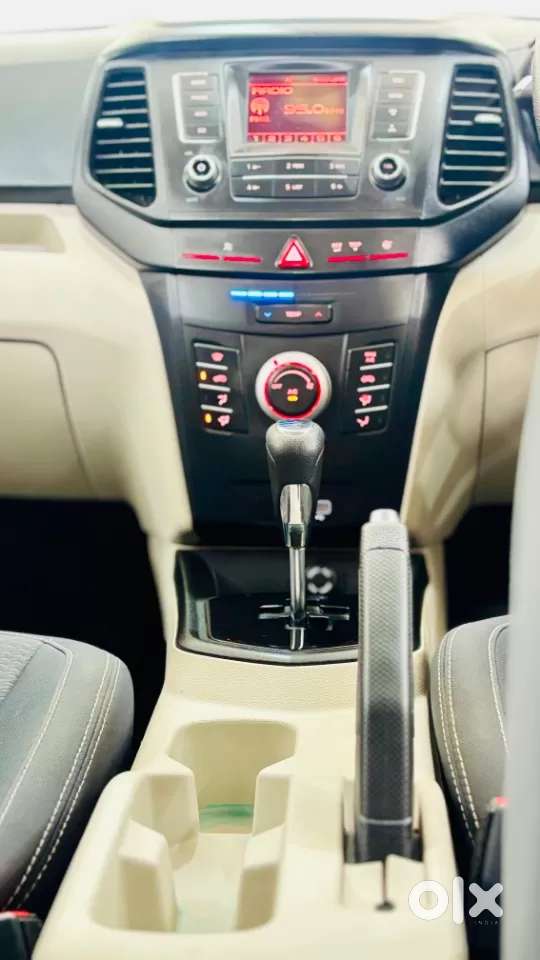 Mahindra Xuv300 1.2 W6 Amt Petrol, 2023, Petrol