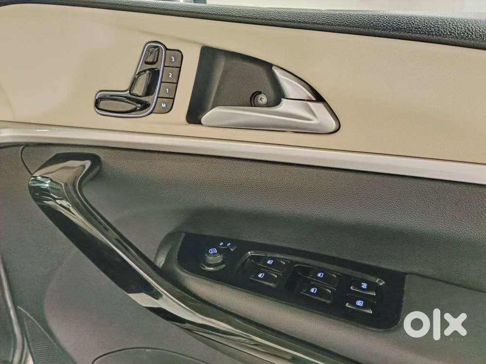 Mahindra Xuv700 2.2 Ax 7 Diesel At Luxury Pack Str, 2023, Diesel