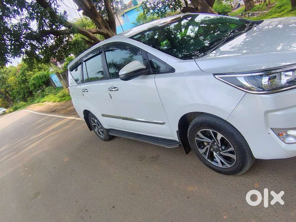 Toyota Innova Crysta 2.4 G Mt 8s, 2024, Diesel