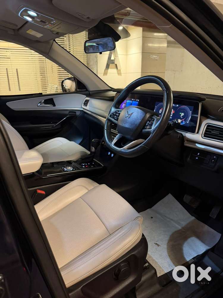 Mahindra Xuv700 2.2 Ax 7 Diesel At Luxury Pack Str, 2022, Diesel