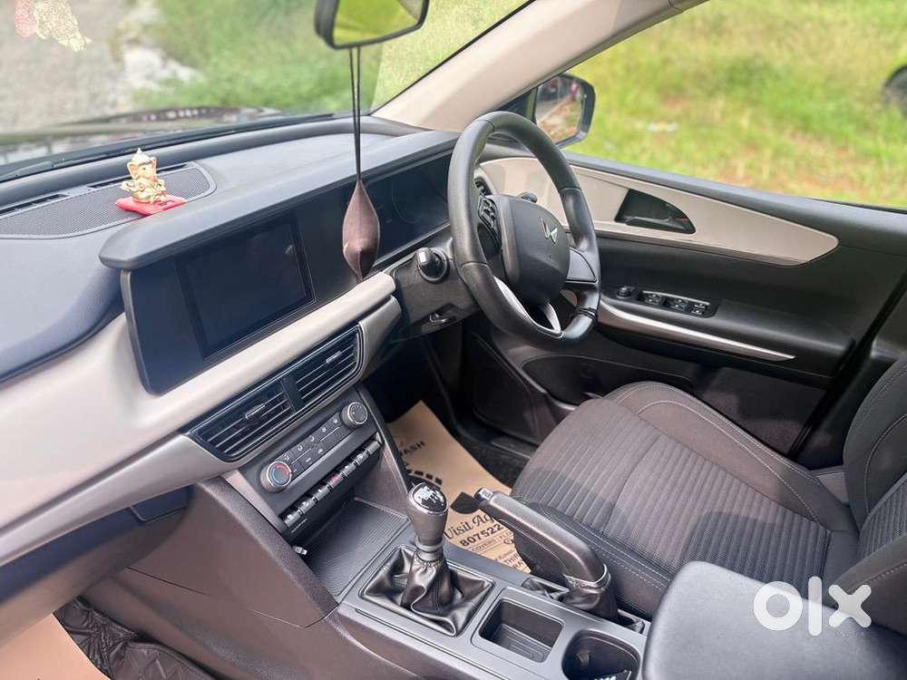 Mahindra Xuv700 2022 Petrol 17000 Km Driven