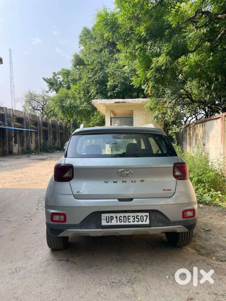 Hyundai Venue 2022 Petrol Well Maintained With Sunroof