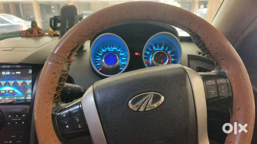 Mahindra Xuv500 W10 2016