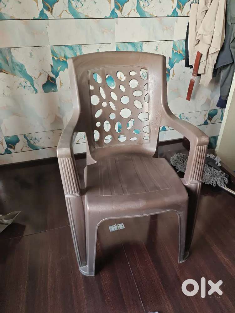 4 PCS 100% virgin plastic chair