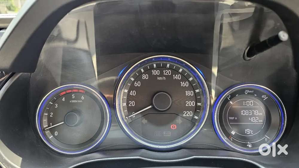 Honda City V I-dtec 2015