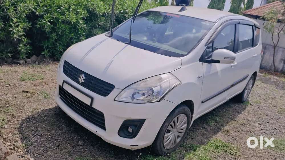 Ertiga White Color Cng Good Condition Tire New