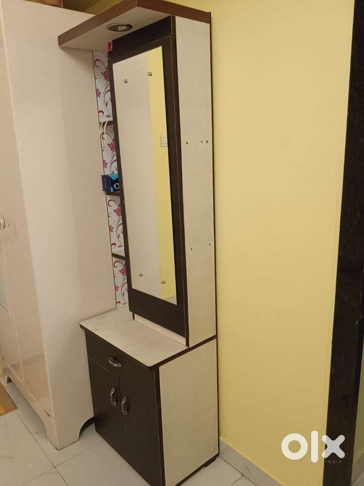 Dressing table