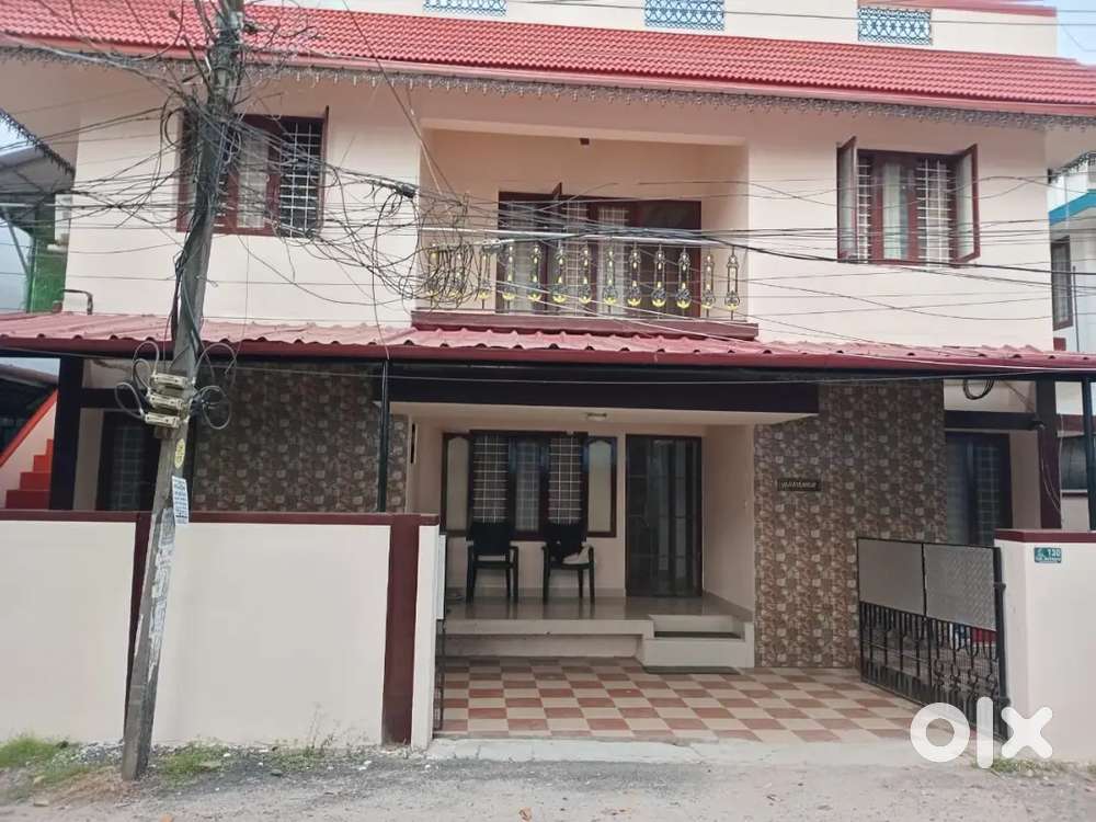 Vyttila Ponnurunni, Lal Salam Road, First Floor, Fully Furnished - For ...