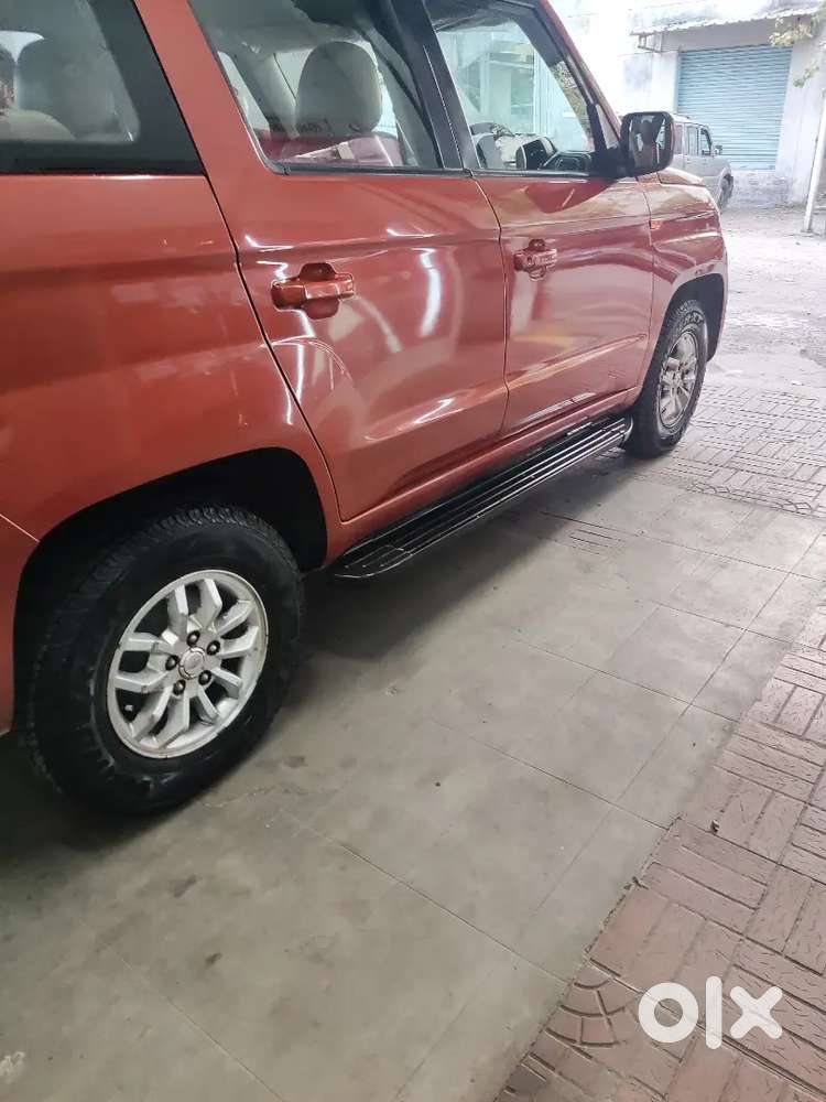 Mahindra Tuv 300