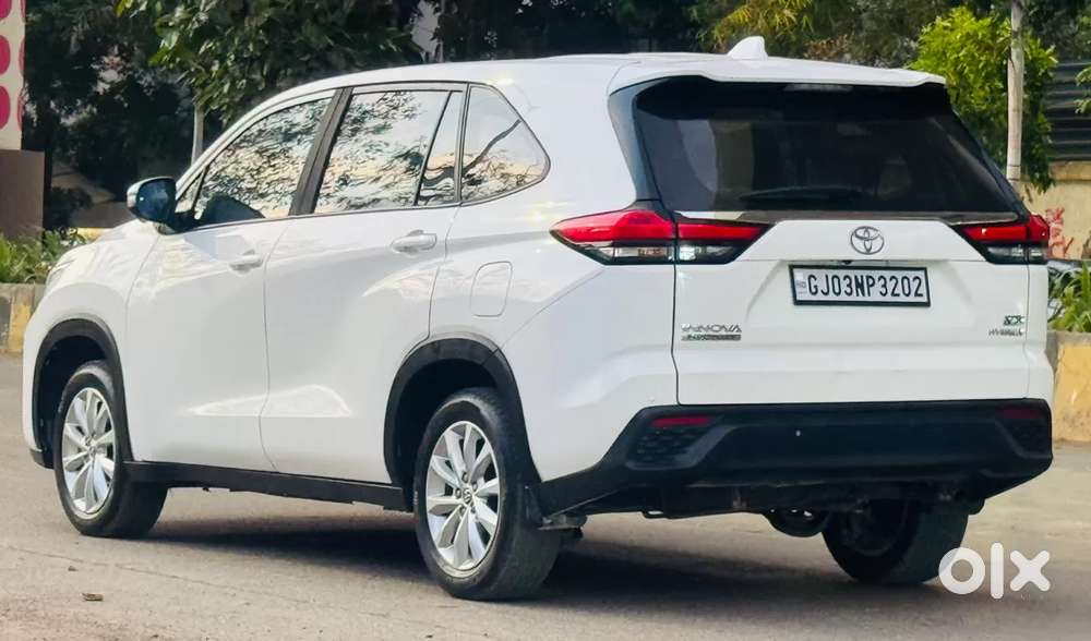 Toyota Innova Hycross 2.0 Vx (o) Hybrid 8 Str, 2024, Petrol