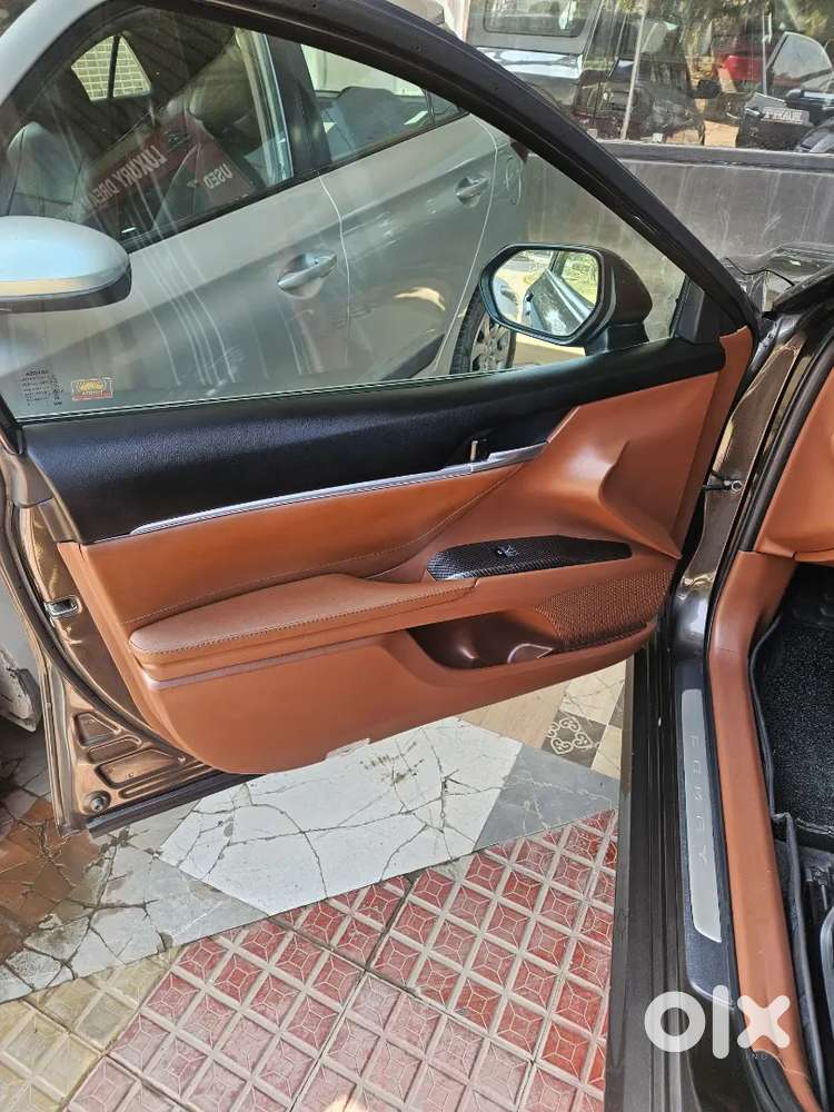 Toyota Camry Hybrid 2019