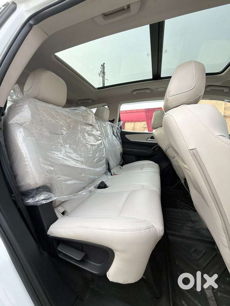 Mahindra Xuv700 2.2 Ax 7 Diesel At Luxury Pack Str Awd, 2024, Diesel