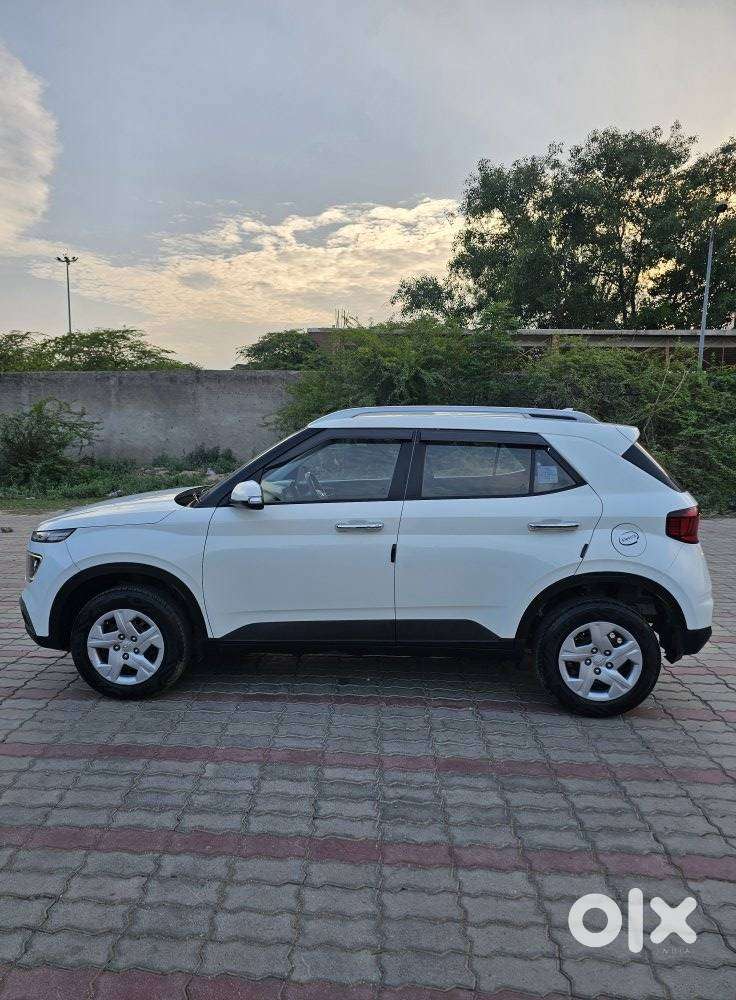 Hyundai Venue 1.2 S Plus, 2022, Petrol