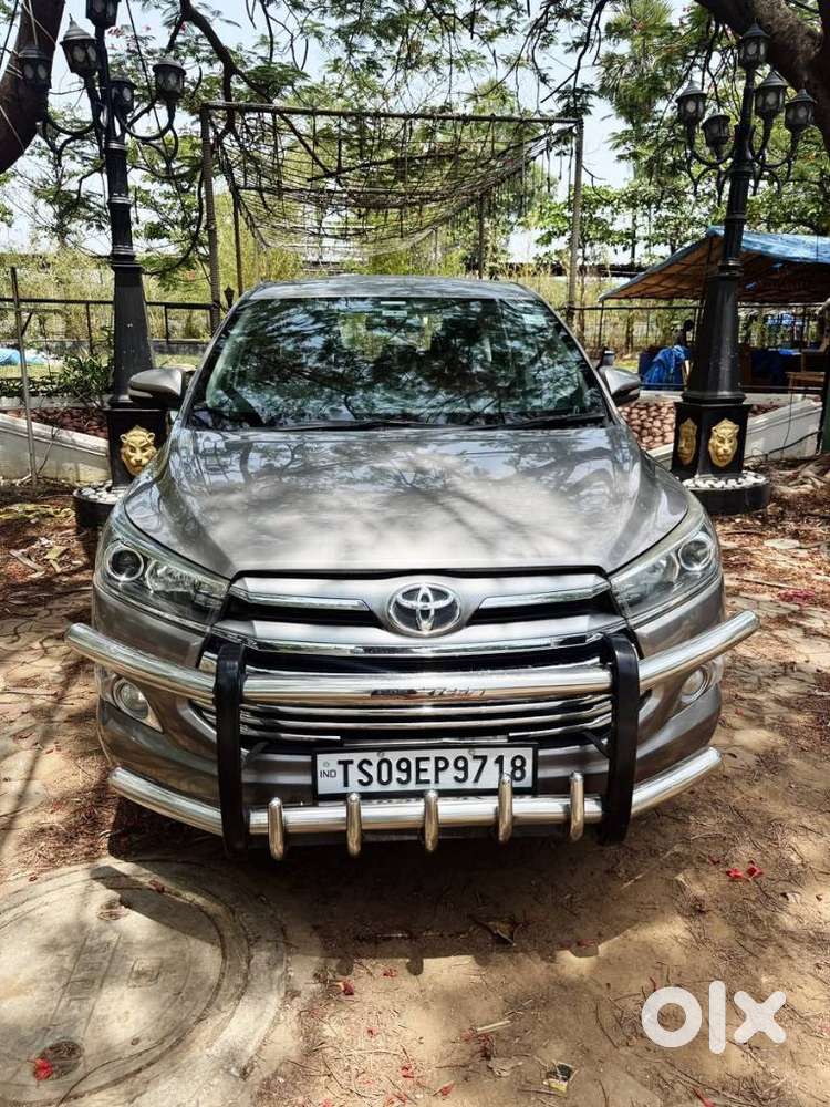 Toyota Innova Crysta 2.4 V 8 Str, 2016, Diesel