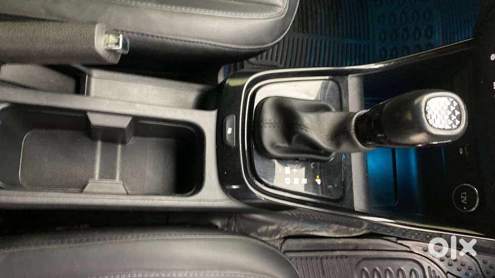 Tata Altroz 1.2 Xza Plus Dark Edition Dct, 2022, Petrol