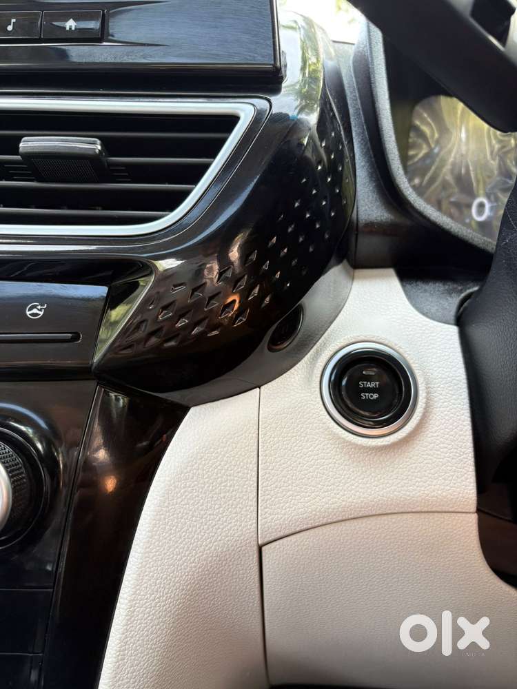 Mahindra Xuv 3xo Ax5 Pm Mt, 2024, Petrol