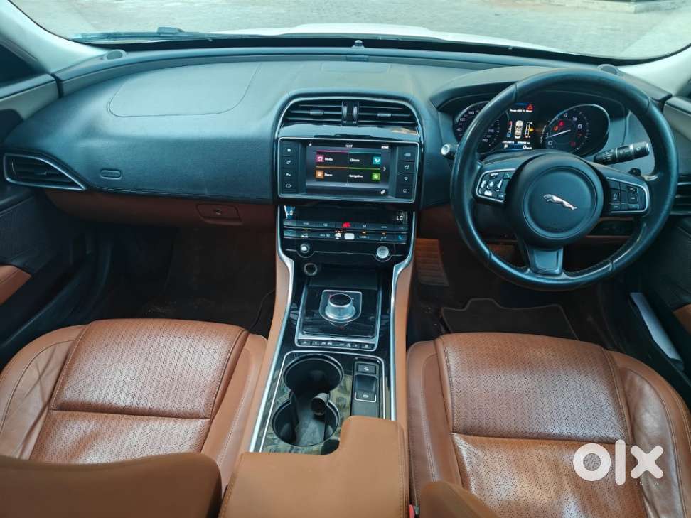 Jaguar Xe Portfolio, 2016, Petrol