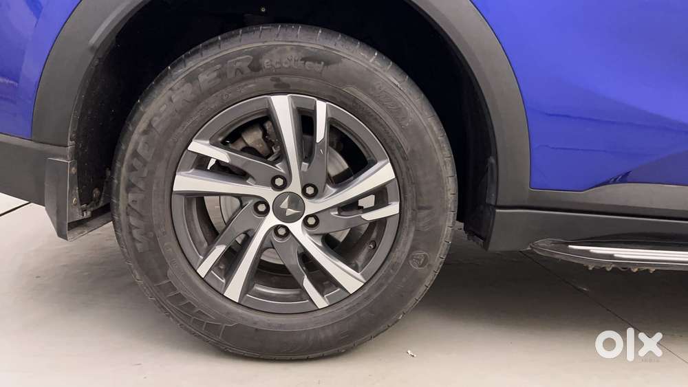 Mahindra Xuv700 2.0 Ax 5 Petrol At Str, 2023, Petrol