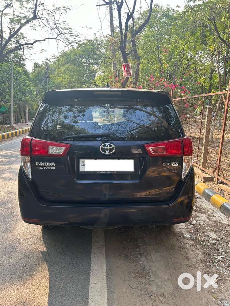 Toyota Innova Crysta (2022)