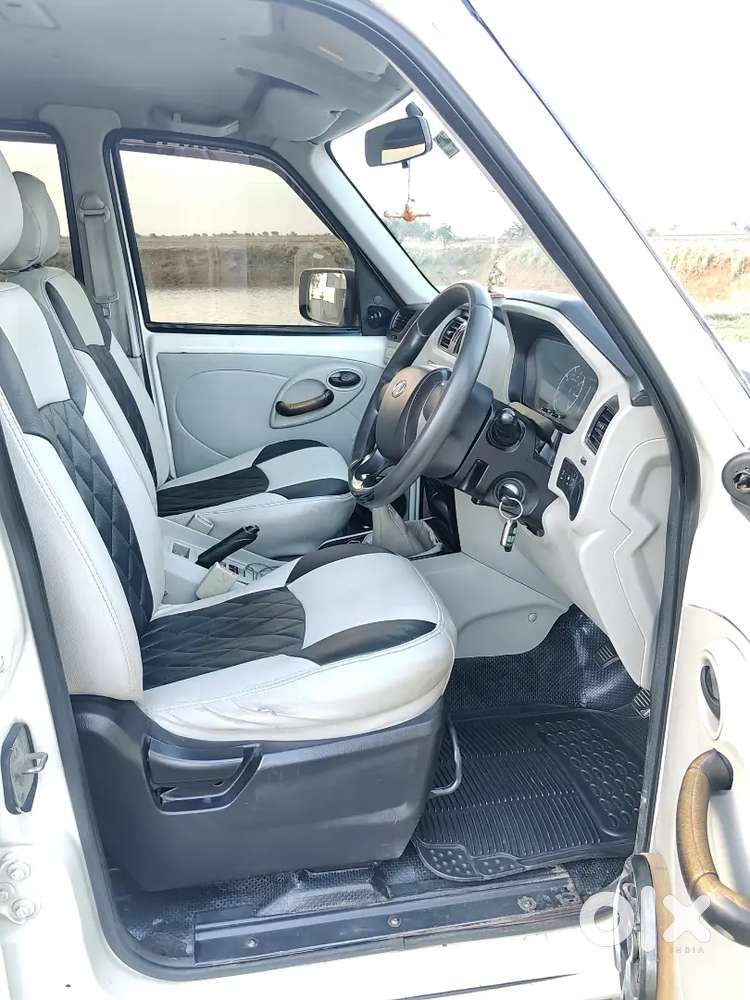 Mahindra Scorpio (9 Seater) S2  Modal 2015