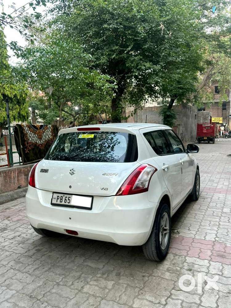 Maruti Suzuki Swift 1.2 Vxi (o), 2013, Petrol