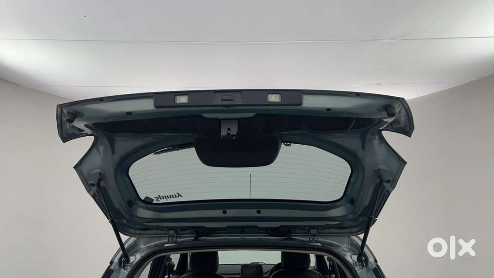 Tata Punch 1.2 Revotron Creative Amt Dual Tone, 2023, Petrol