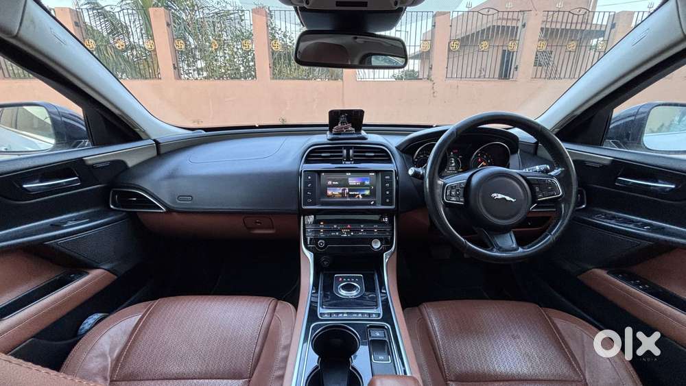 Jaguar Xe Portfolio, 2017, Petrol