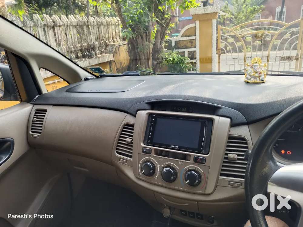Toyota Innova 2015