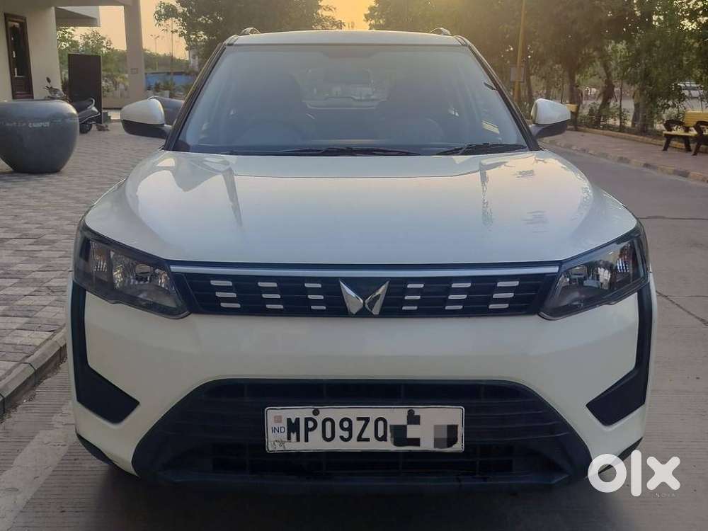 Mahindra Xuv300 1.2 W6 Amt Petrol, 2023, Petrol
