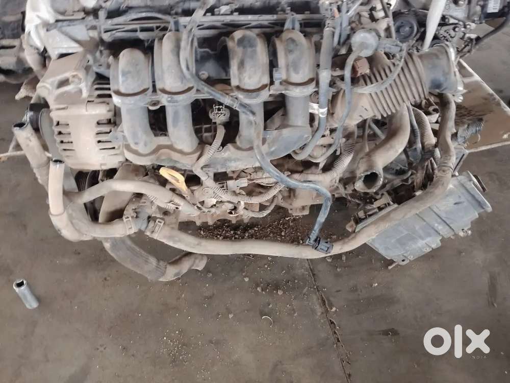 फोर्ड स्पेयर इंजन पेट्रोल में बेचना है पूरा सेट है ईसीएस के साथ
