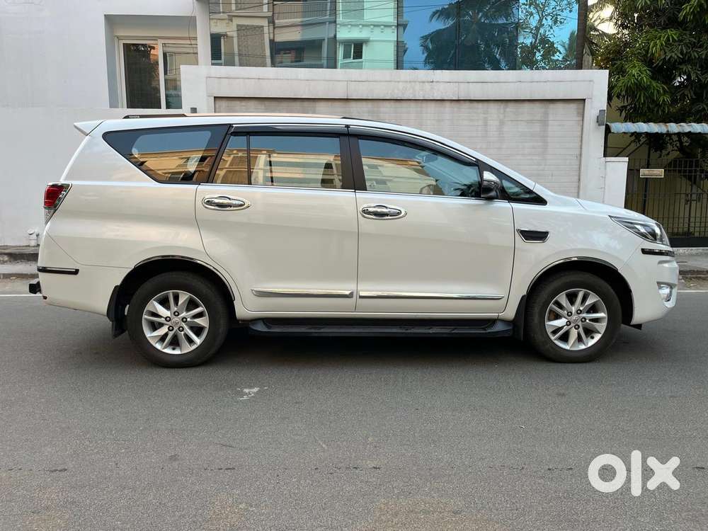 Toyota Innova Crysta 2.4 G Mt 8s, 2023, Diesel