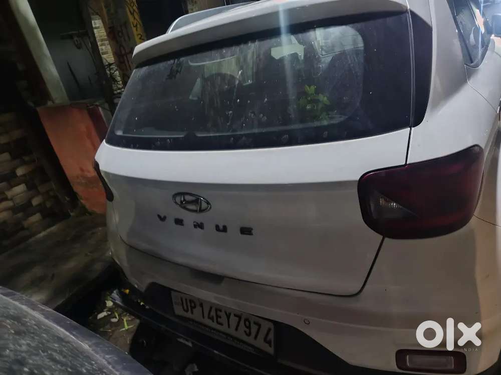 Hyundai Venue 2022 Petrol 22500 Km Driven
