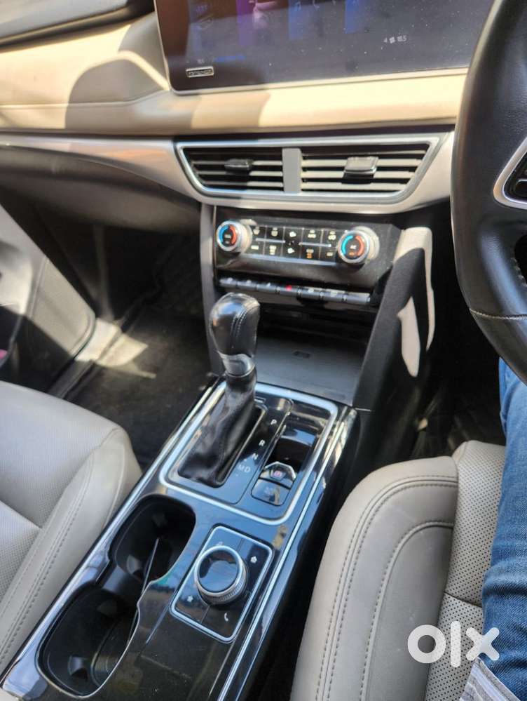 Mahindra Xuv700 2.0 Ax 7 Petrol At Luxury Pack Str, 2022, Petrol