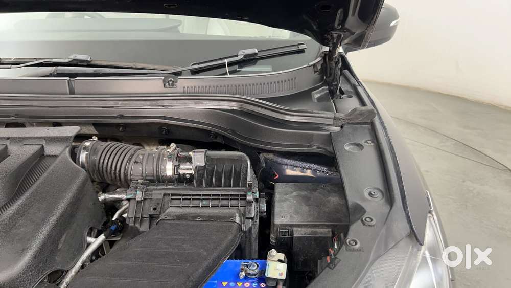 Mahindra Xuv700 2.0 Ax 5 Petrol At Str, 2022, Petrol