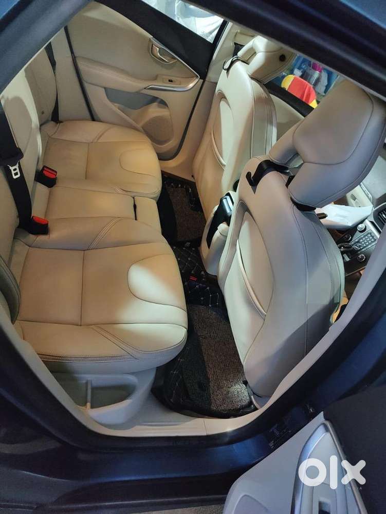 Volvo V40 Cross Country 2015 Diesel Well Maintained