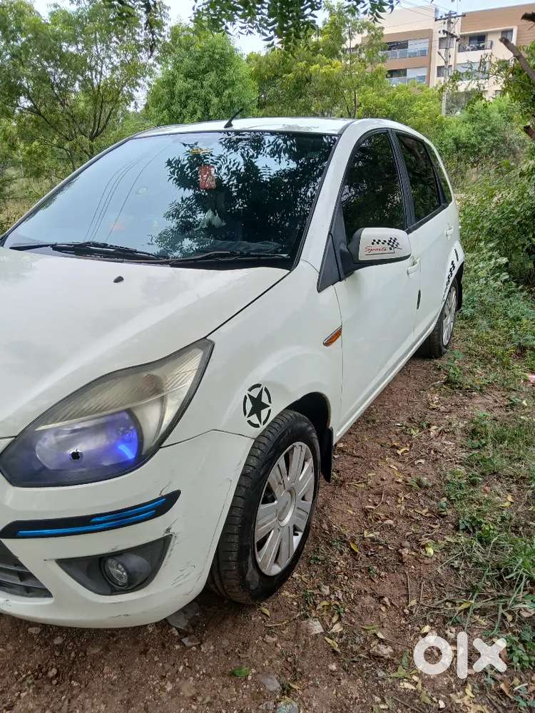 Ford Figo Titanium 2012 Petrol
