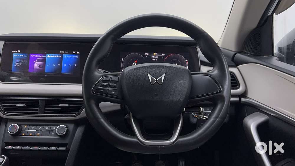 Mahindra Xuv700 2.0 Ax 3 Petrol Mt 5 Str, 2022, Petrol