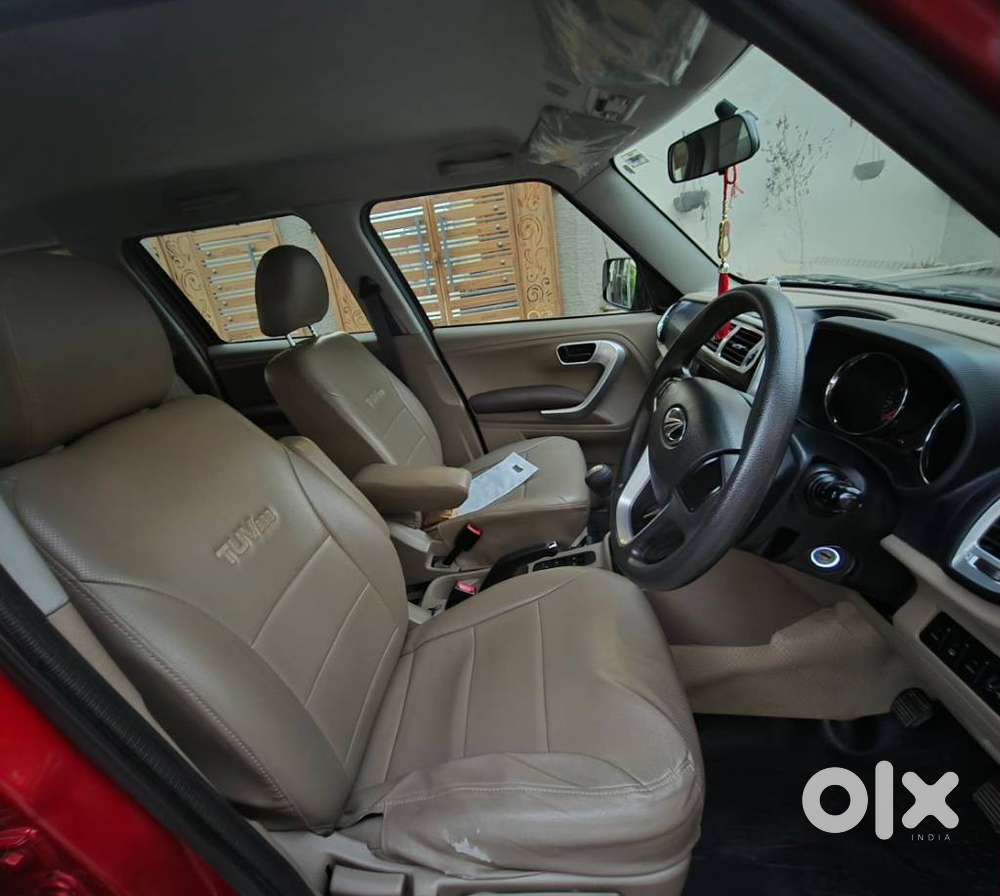 Mahindra Tuv 300 Mhawk100 T8 Dual Tone, 2017, Diesel